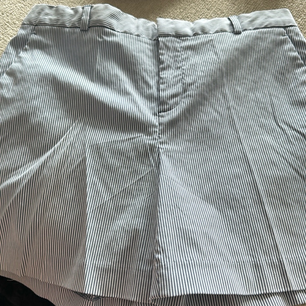 Banana Republic Seersucker 6” shorts